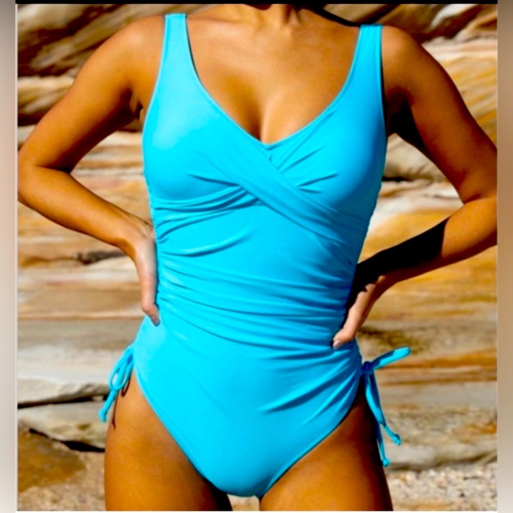 NWOT Beachsissi Turquiose One piece